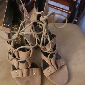 Womens super cute T- strapped thick heeled heels